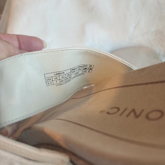 Vionic sandals - Picture 4 of 7